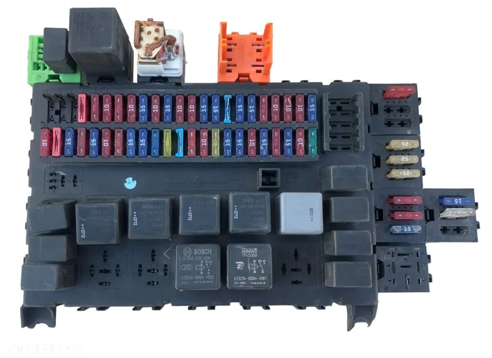 SKRZYNKA BEZPIECZNIKÓW DAF XF 105 - 1