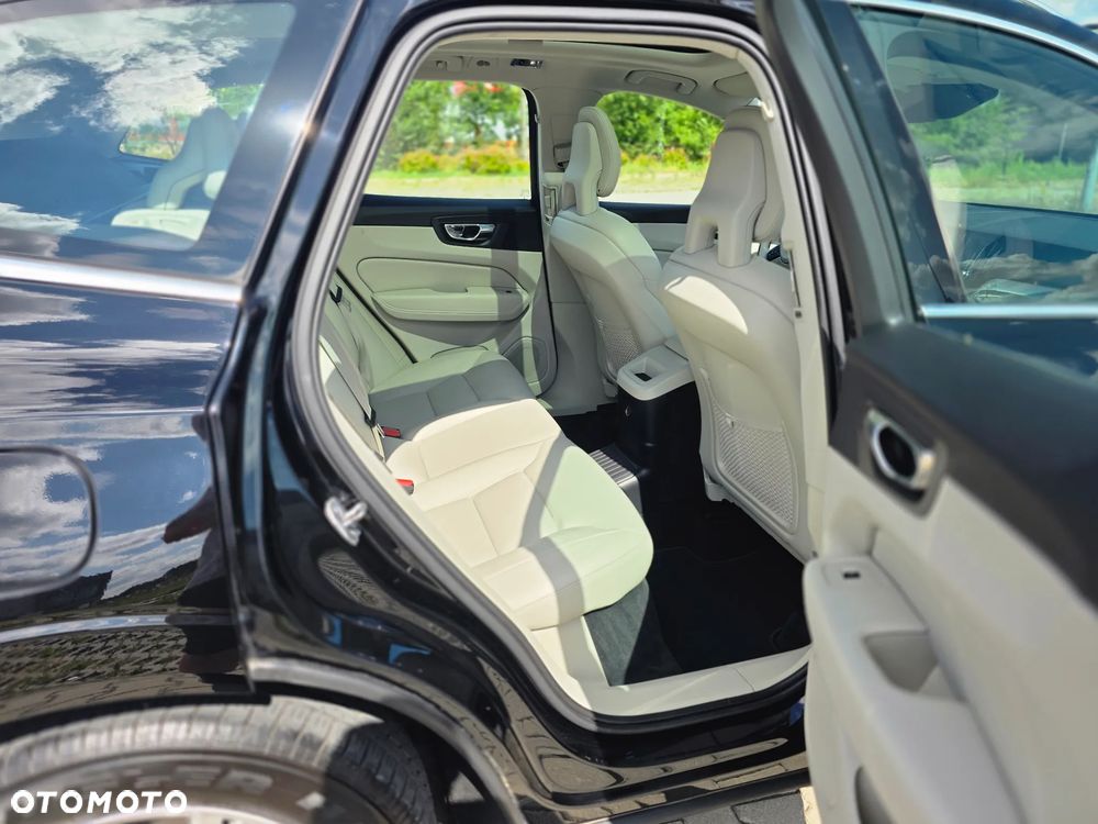 Volvo XC 60 T8 AWD Plug-In Hybrid Momentum - 12
