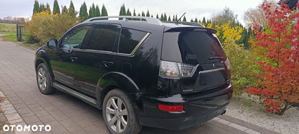 Mitsubishi Outlander 2010 photo 2