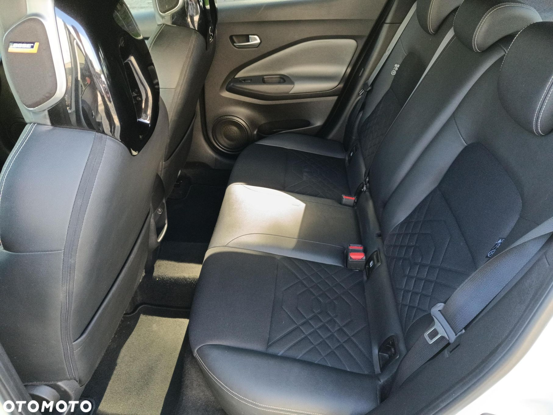 Nissan Juke 1.0 DIG-T Tekna - 12