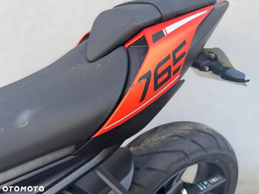 Triumph Street Triple - 10