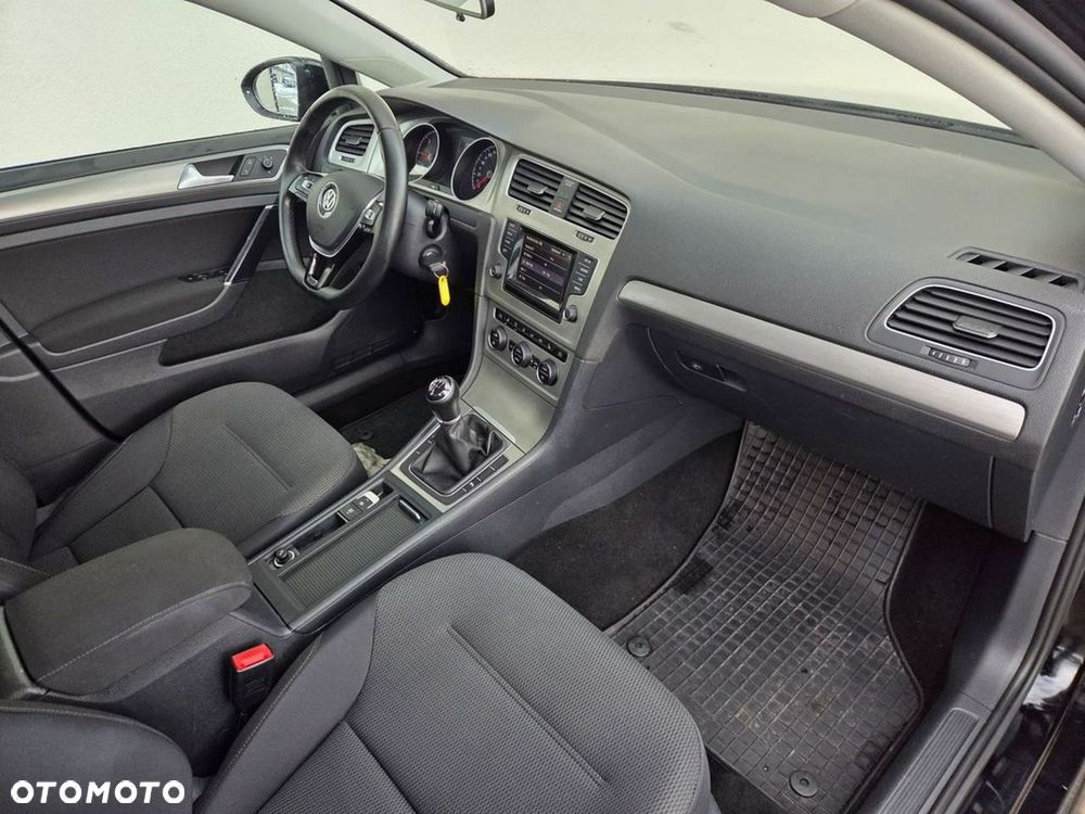 Volkswagen Golf - 10