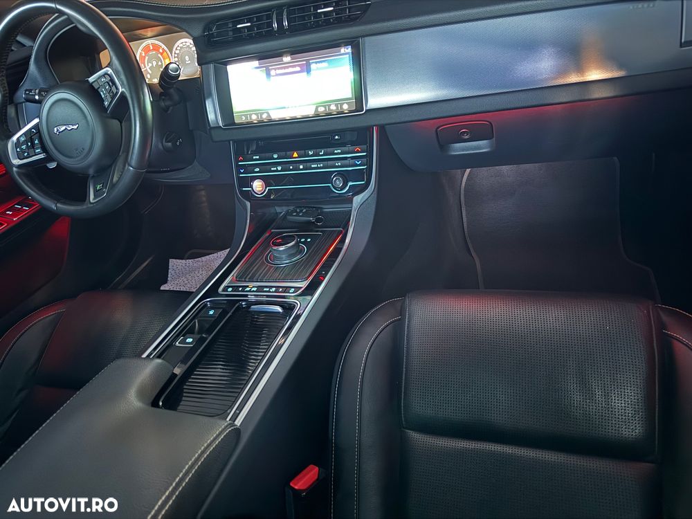 Jaguar XF 25d AWD R-Sport - 11