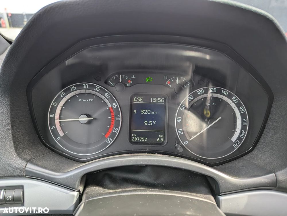 Skoda Octavia 2.0 TDI CR DPF RS - 12