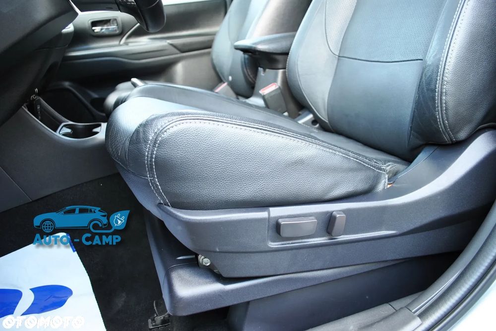 Mitsubishi Outlander Instyle NAVI + - 12
