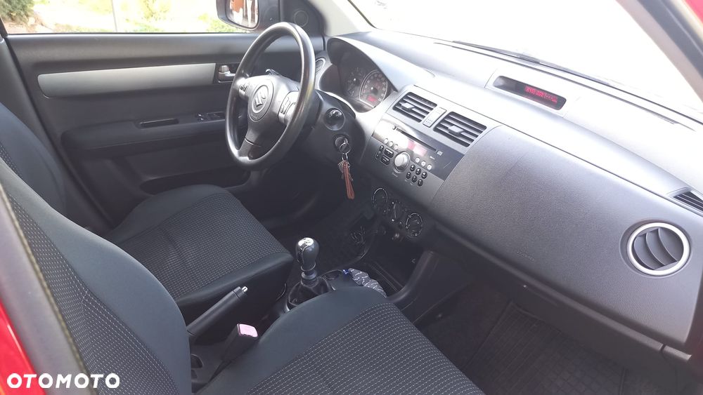 Suzuki Swift 1.3 DDiS 16v GLX - 10