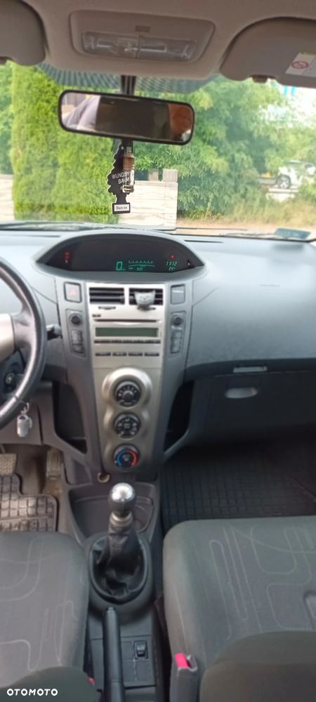Toyota Yaris - 10