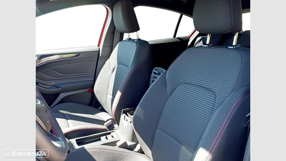 Ford Focus 1.0 EcoBoost MHEV ST-Line X - 13
