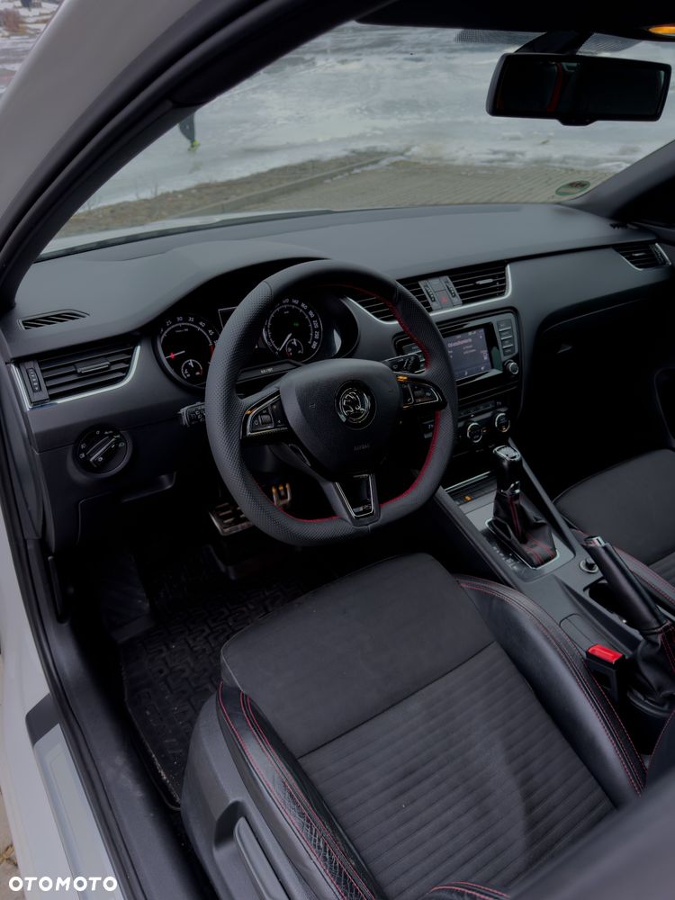 Skoda Octavia 2.0 TDI DSG RS - 9