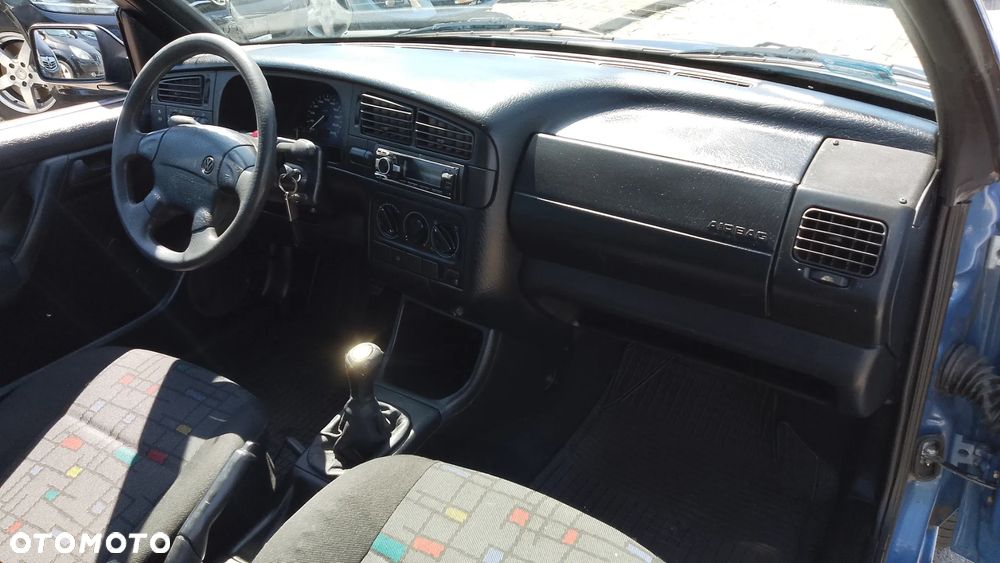 Volkswagen Golf 1.8 CL - 7