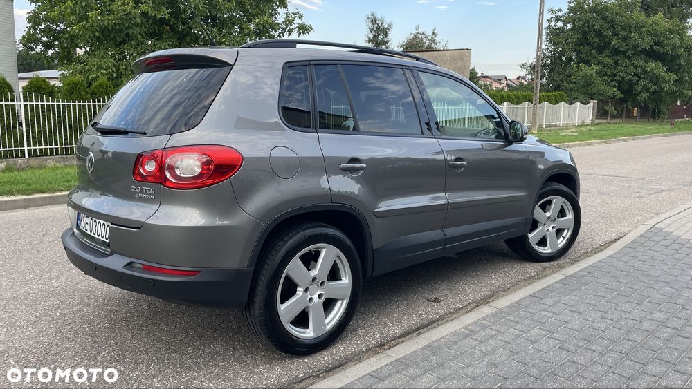 Volkswagen Tiguan - 1