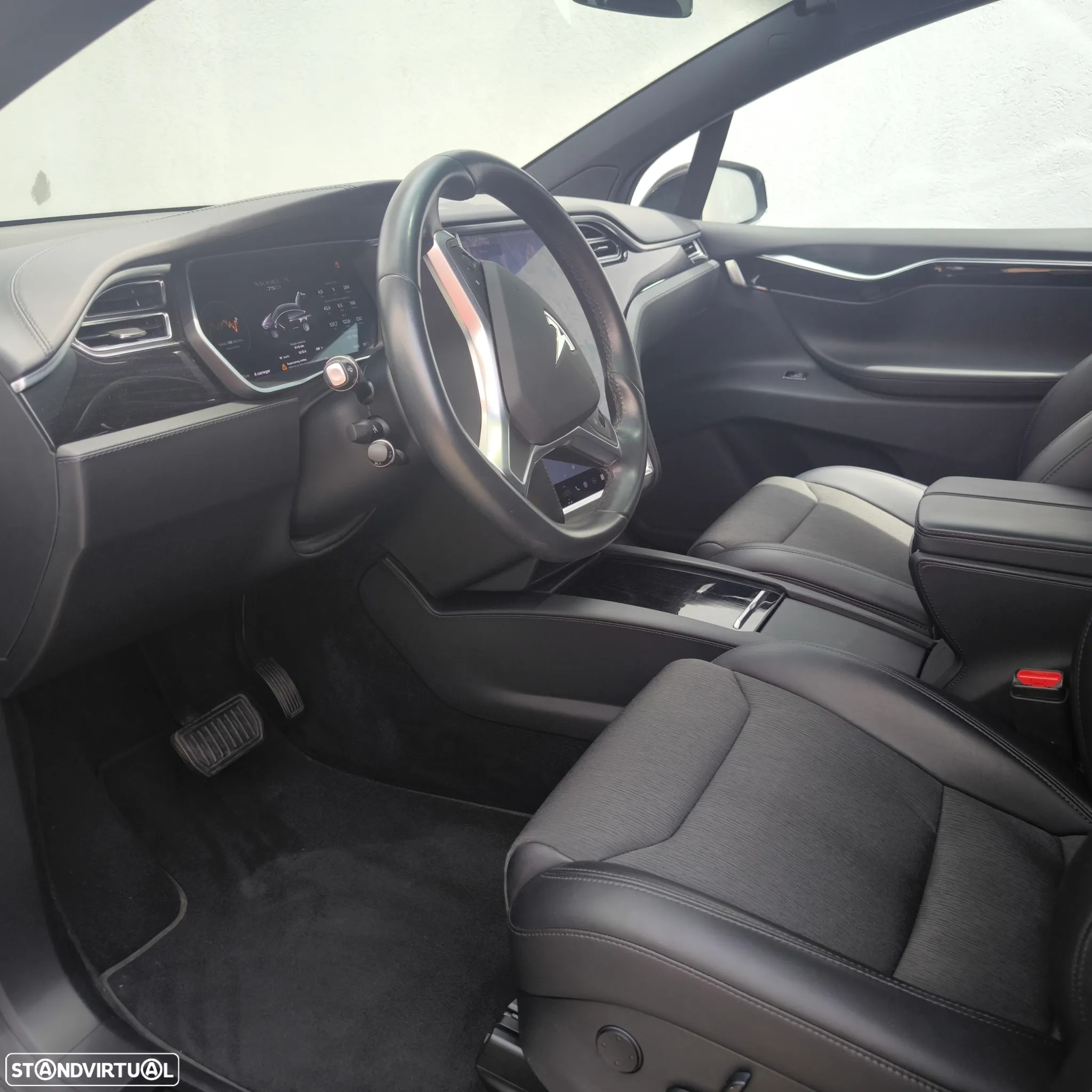 Tesla Model X - 11