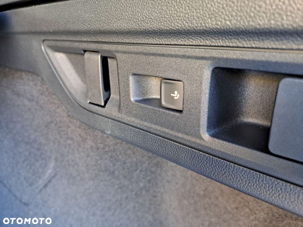 Skoda Superb 2.0 TDI SCR 4x4 L&K DSG - 11