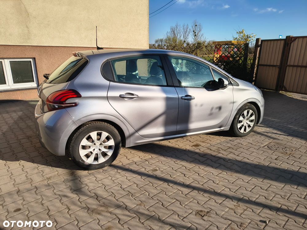 Peugeot 208 - 6