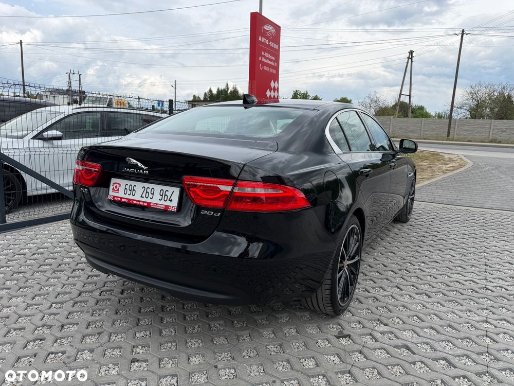 Jaguar XE 20t Prestige - 13