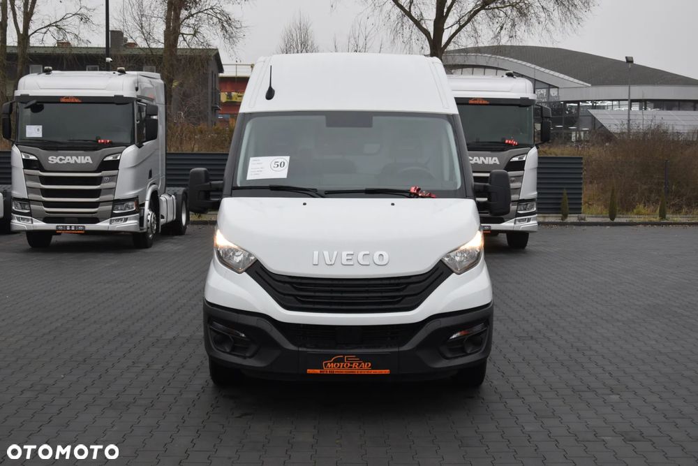 Iveco DAILY MAXI 35S16 / 2.3 - 160 KM / AUTOMAT HI-MATIC / NOWY MODEL / 3 OSOBY / DOSTAWCZE / BLASZAK / KLIMA / 2023 / SERWISOWANY / SPROWADZONY Z NIEMIEC - 2