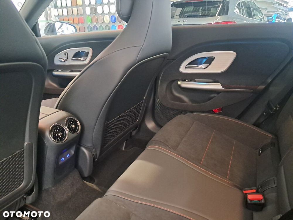 Mercedes-Benz CLA - 21