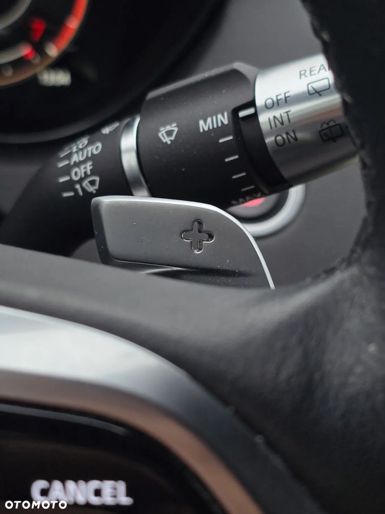 Jaguar E-Pace P200 AWD R-Dynamic - 31