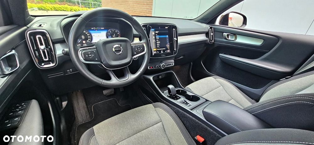 Volvo XC 40 T3 Momentum Pro - 25