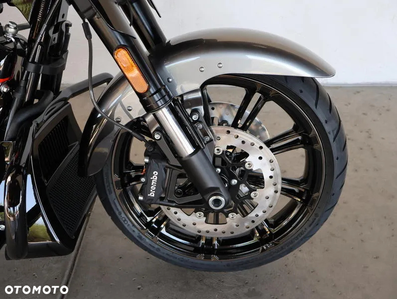 Harley-Davidson CVO Street Glide - 9