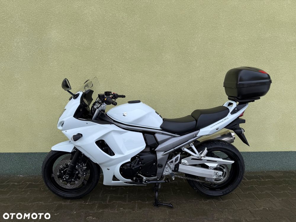 Suzuki GSX - 25