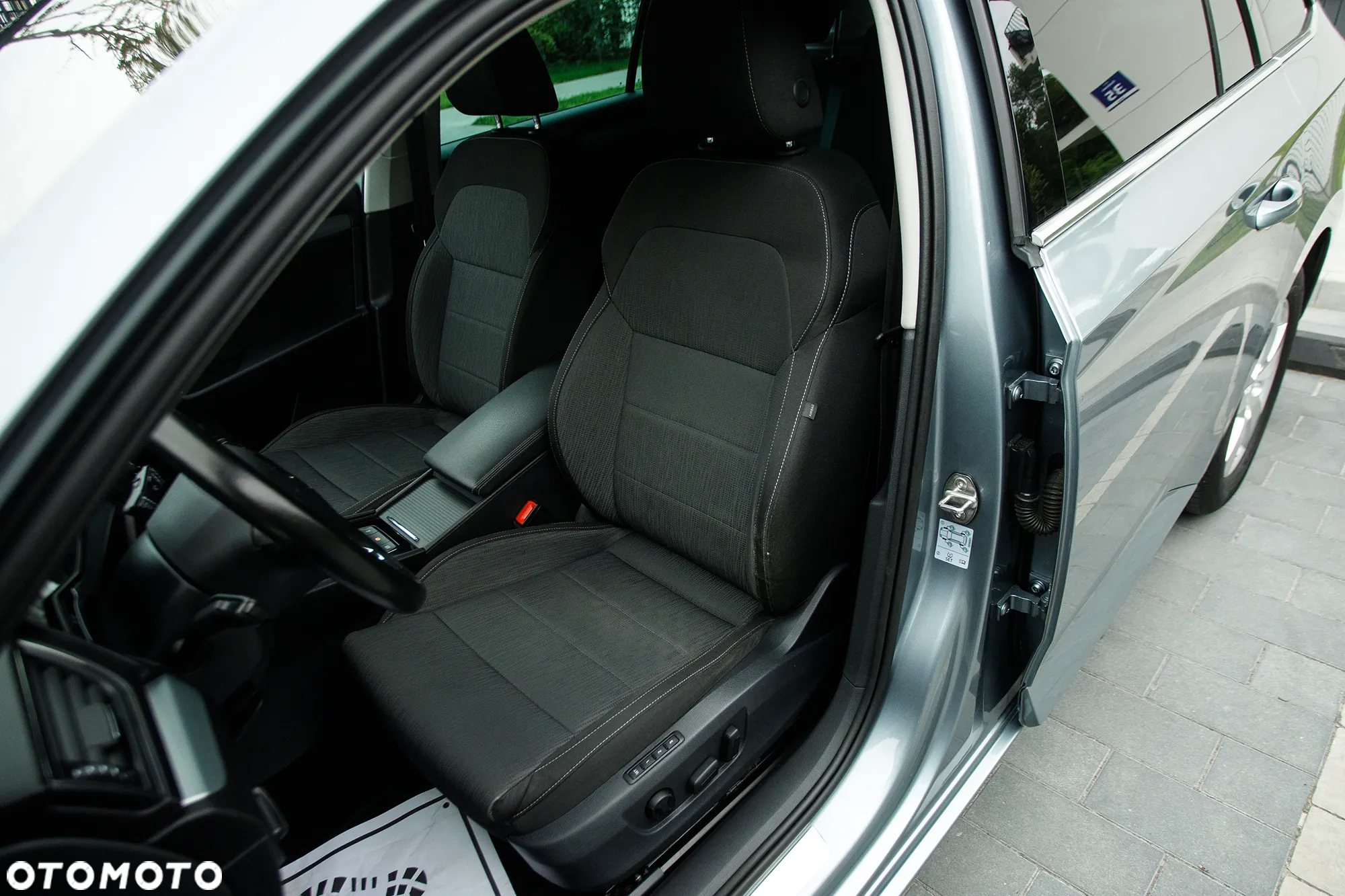 Skoda Superb 2.0 TDI Sportline - 27