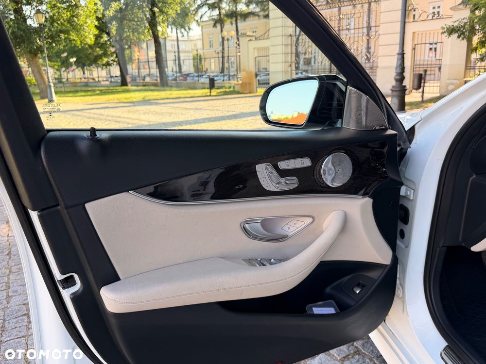 Mercedes-Benz Klasa E 300 9G-TRONIC - 10