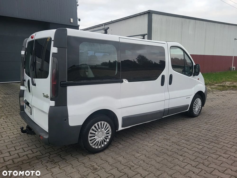 Renault Trafic Passenger - 4