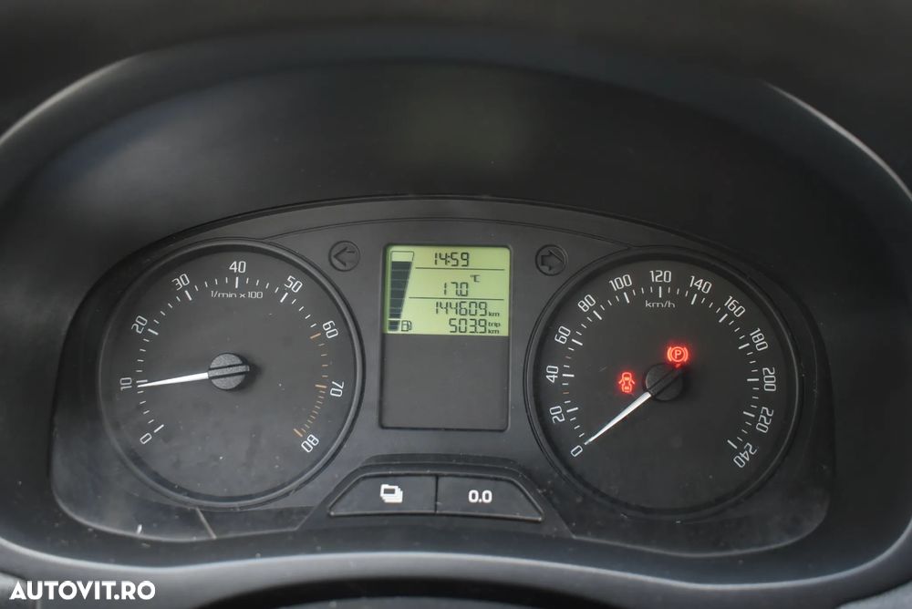 Skoda Fabia 1.2 HTP Active - 10