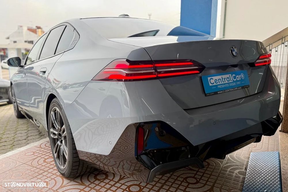 BMW 520 d Pack Desportivo M - 9