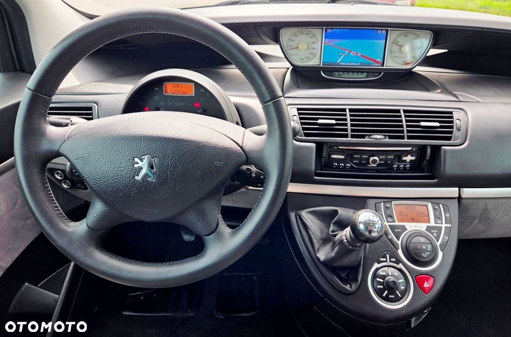 Peugeot 807 HDi 135 Premium - 37