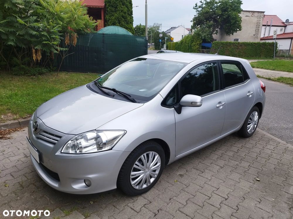 Toyota Auris 1.33 VVT-i Terra - 1
