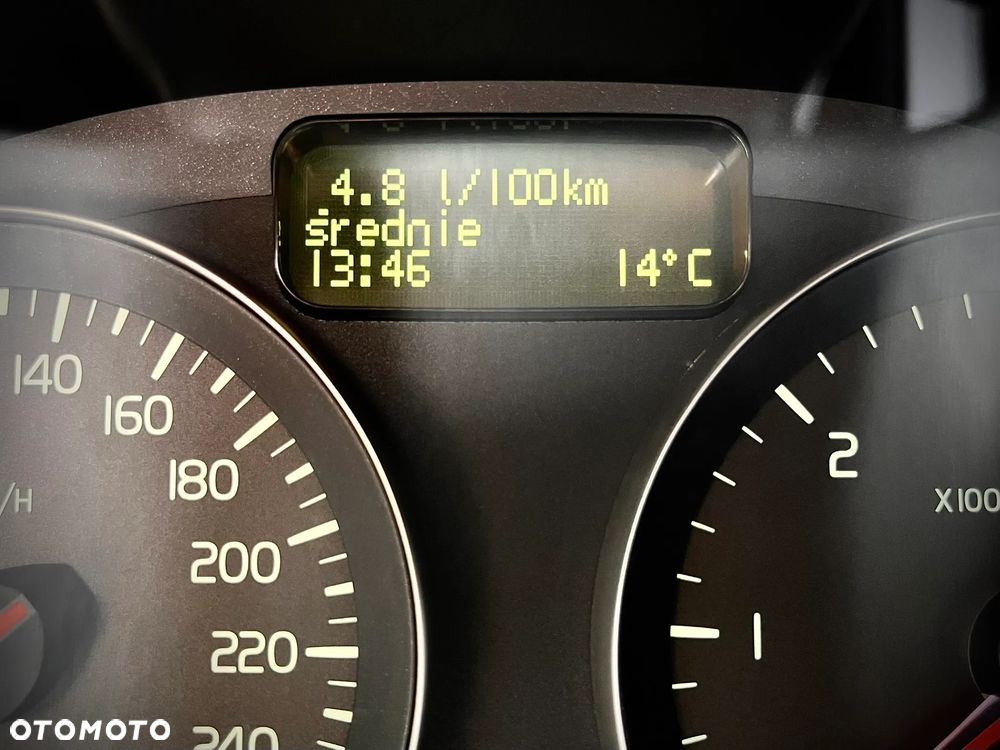 Volvo V50 - 24