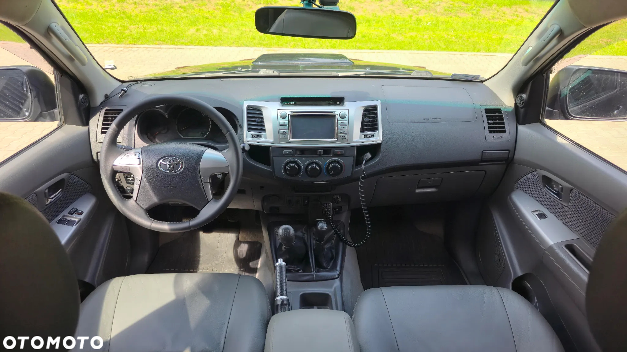 Toyota Hilux 2.5 D-4D SR - 23