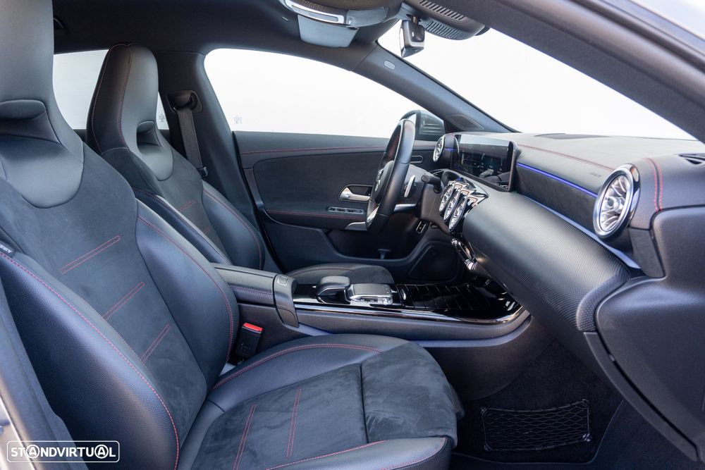 Mercedes-Benz CLA 180 7G-DCT AMG Line - 29