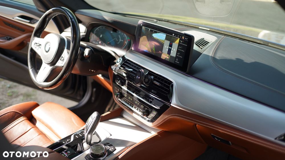 BMW Seria 5 540d xDrive Touring M Sport Edition - 20