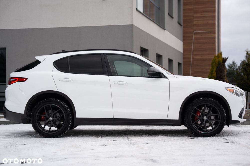 Alfa Romeo Stelvio 2.0 Turbo 16V AT8-Q4 Executive - 17