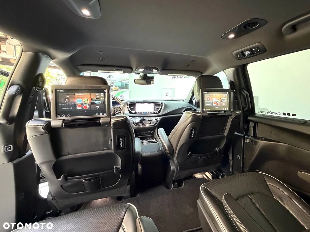 Chrysler Pacifica - 26