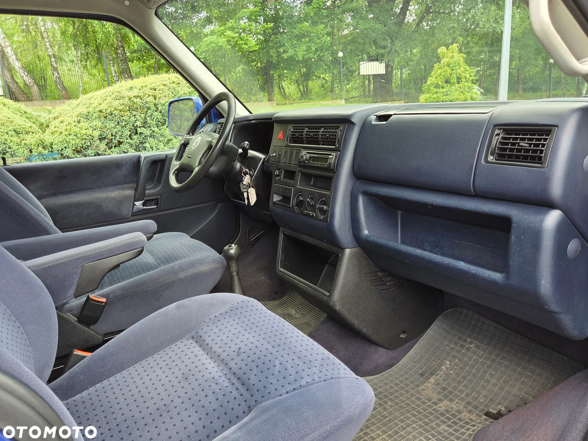 Volkswagen Caravelle - 15