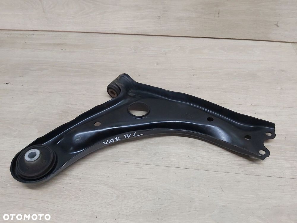 Toyota Yaris IV Cross 1,5 wahacz lewy przód 48606-K0020 - 2