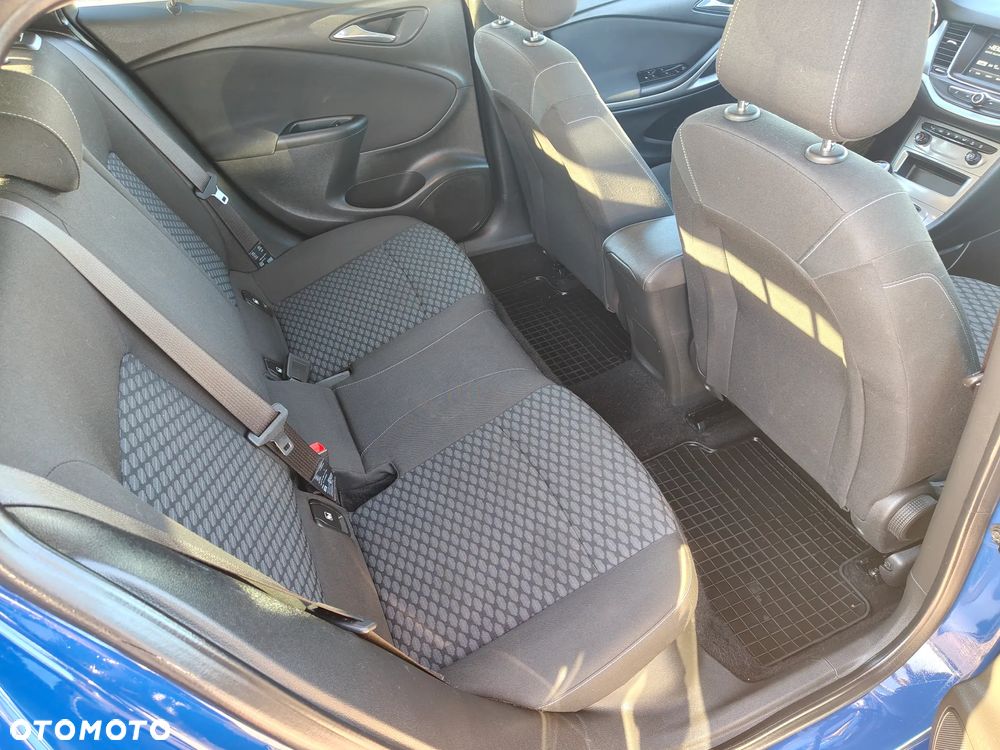Opel Astra 1.0 T Essentia S&S - 31