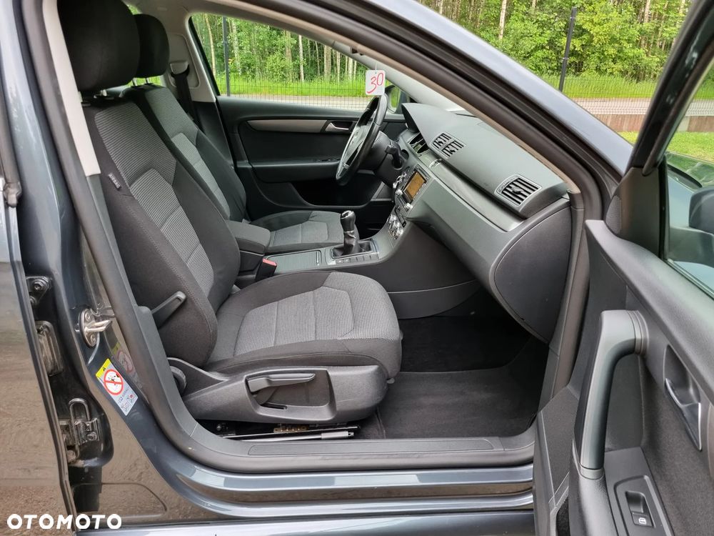 Volkswagen Passat 1.8 TSI Comfortline - 25