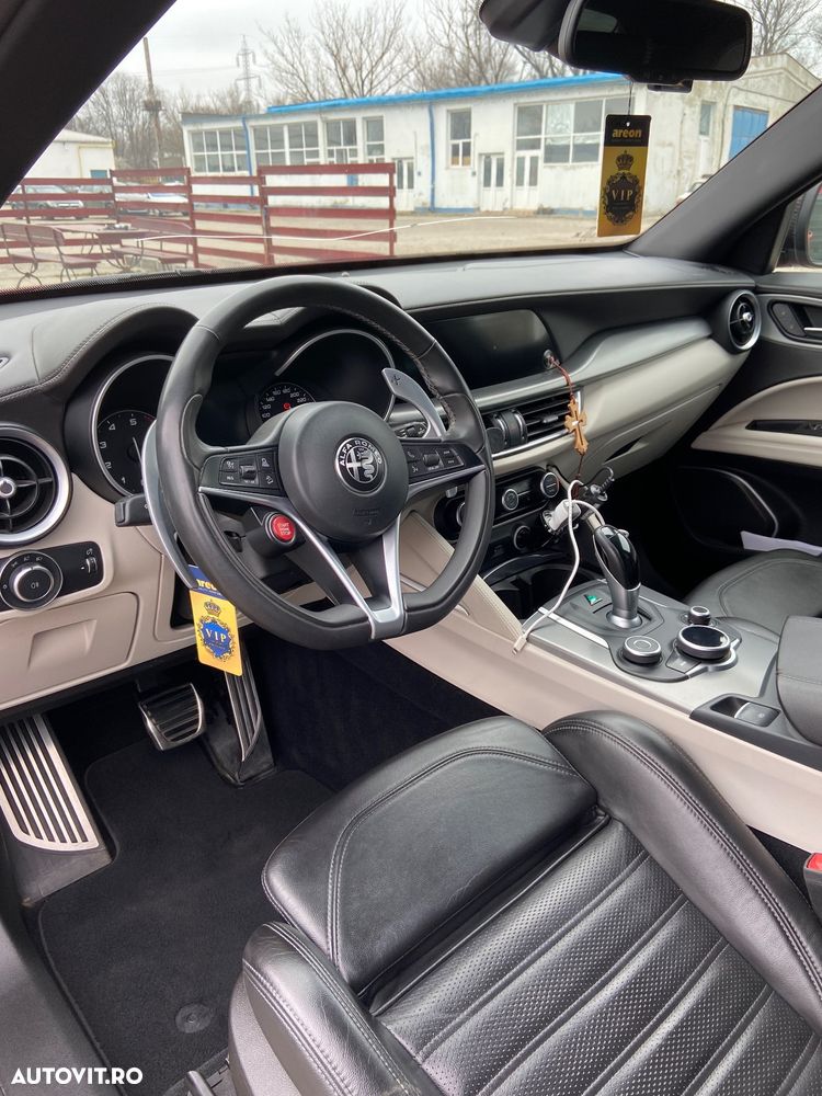 Alfa Romeo Stelvio 2.0 Turbo AWD AT8 Veloce - 17
