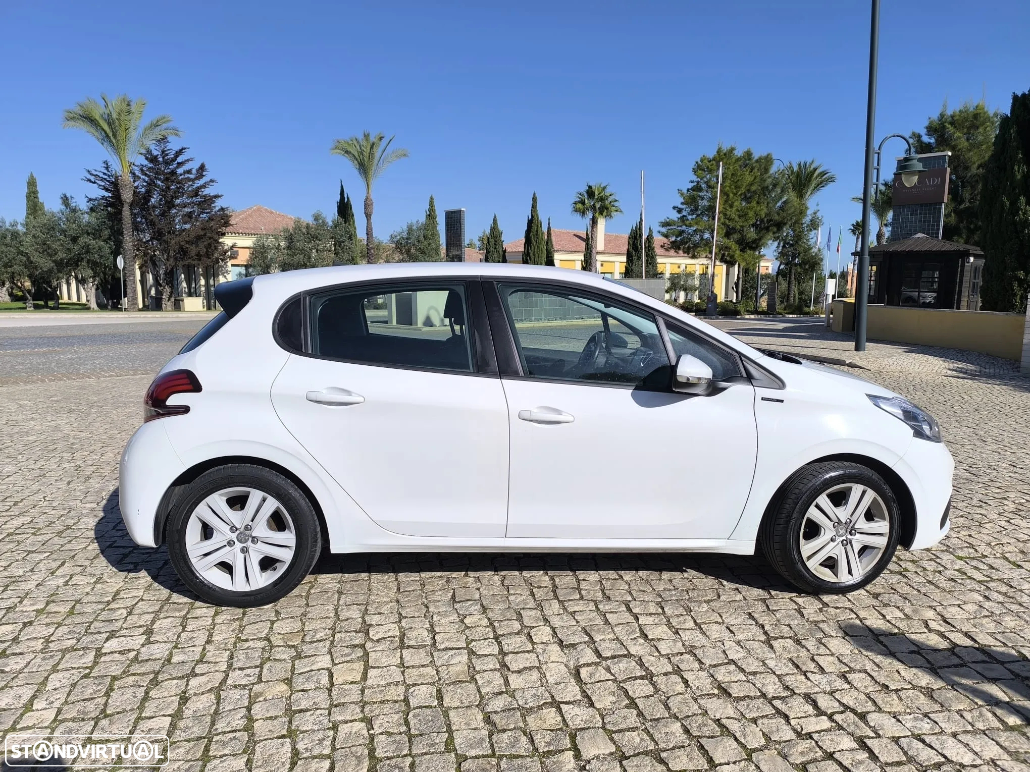 Peugeot 208 1.2 PureTech Signature - 2