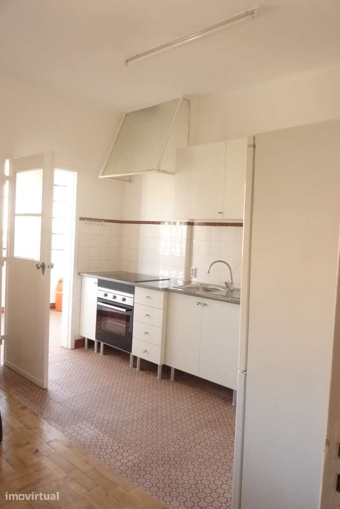 Apartamento T3, transformado em T4, Centro de Celas, HUC - Grande imagem: 4/15
