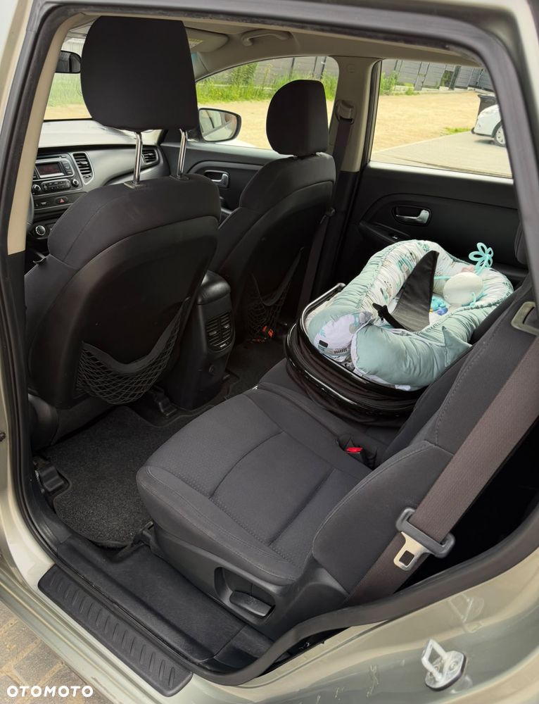 Kia Carens 1.7 CRDi M 7os - 8
