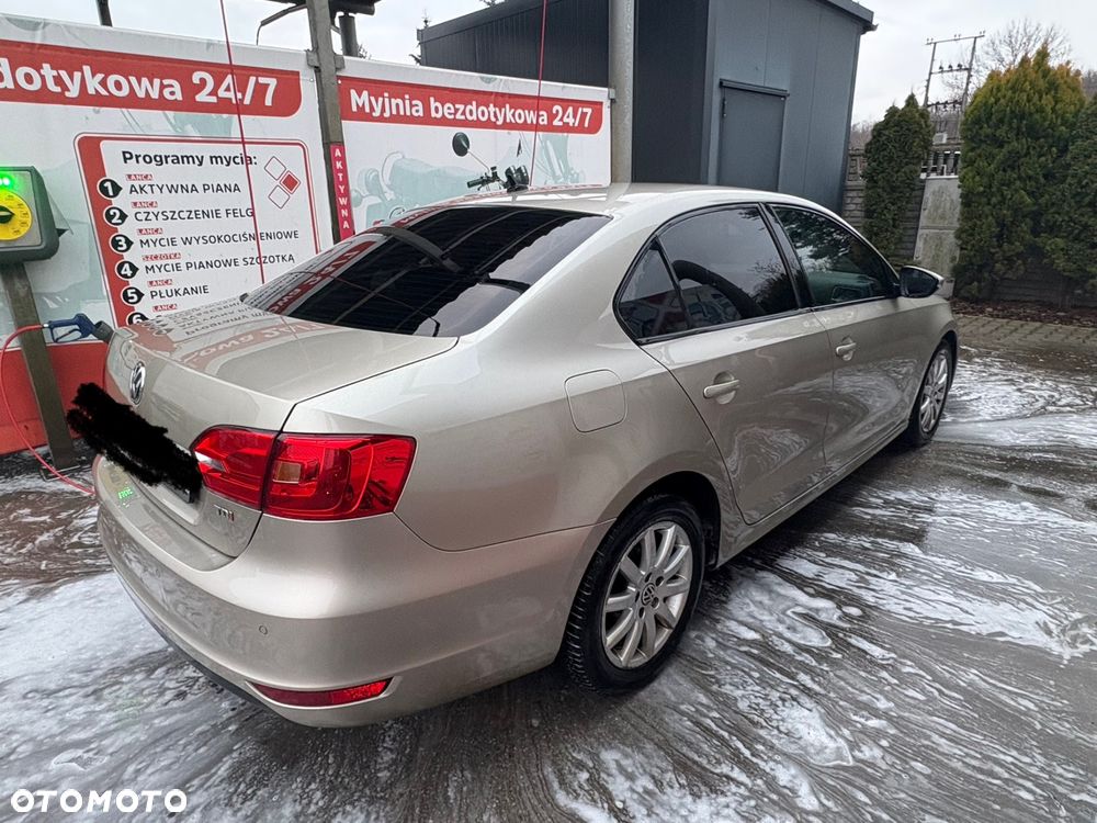 Volkswagen Jetta 1.6 TDI Comfortline - 4