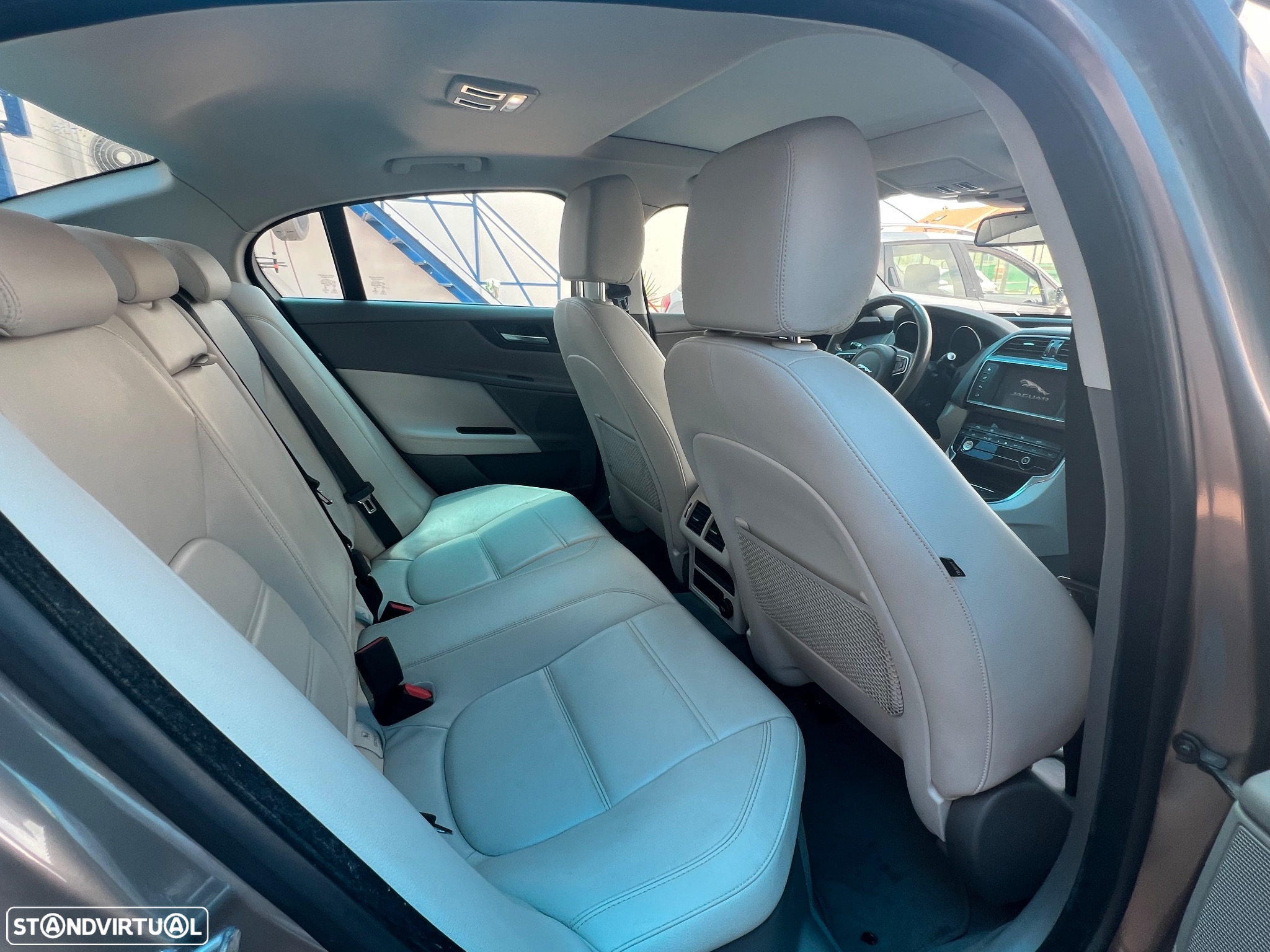 Jaguar XE 2.0 D Prestige Aut. - 15