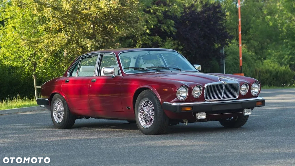 Jaguar XJ - 8
