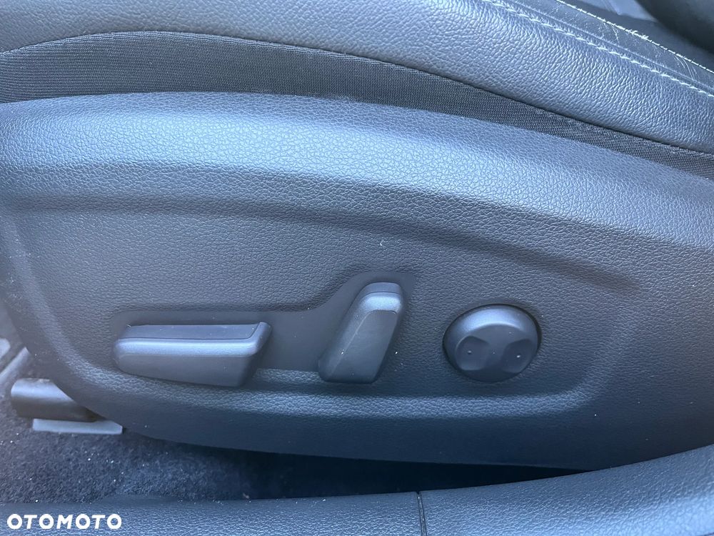 Hyundai i30 1.6 D Premiere Luxury DCT - 17